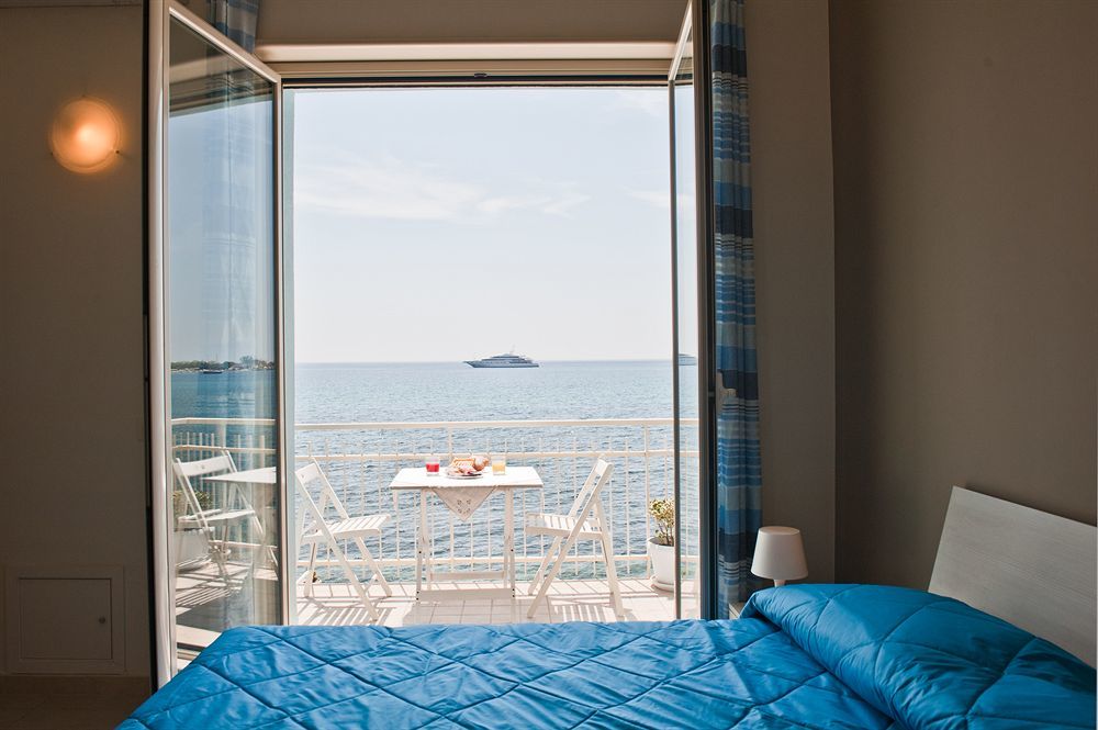 Couette-café Nina Giardini-Naxos